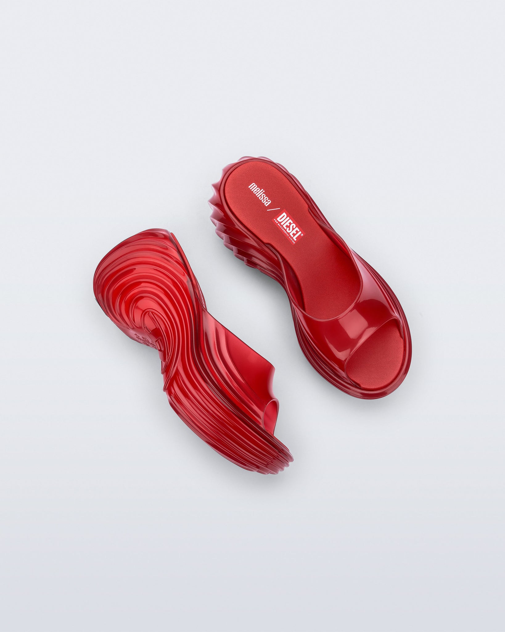 Melissa x Diesel Quantum Platform Red