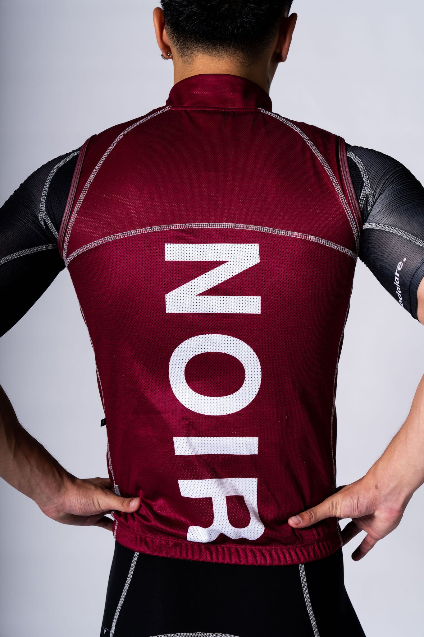 Cabinet Noir x Pedalare NOIR Vest Burgundy