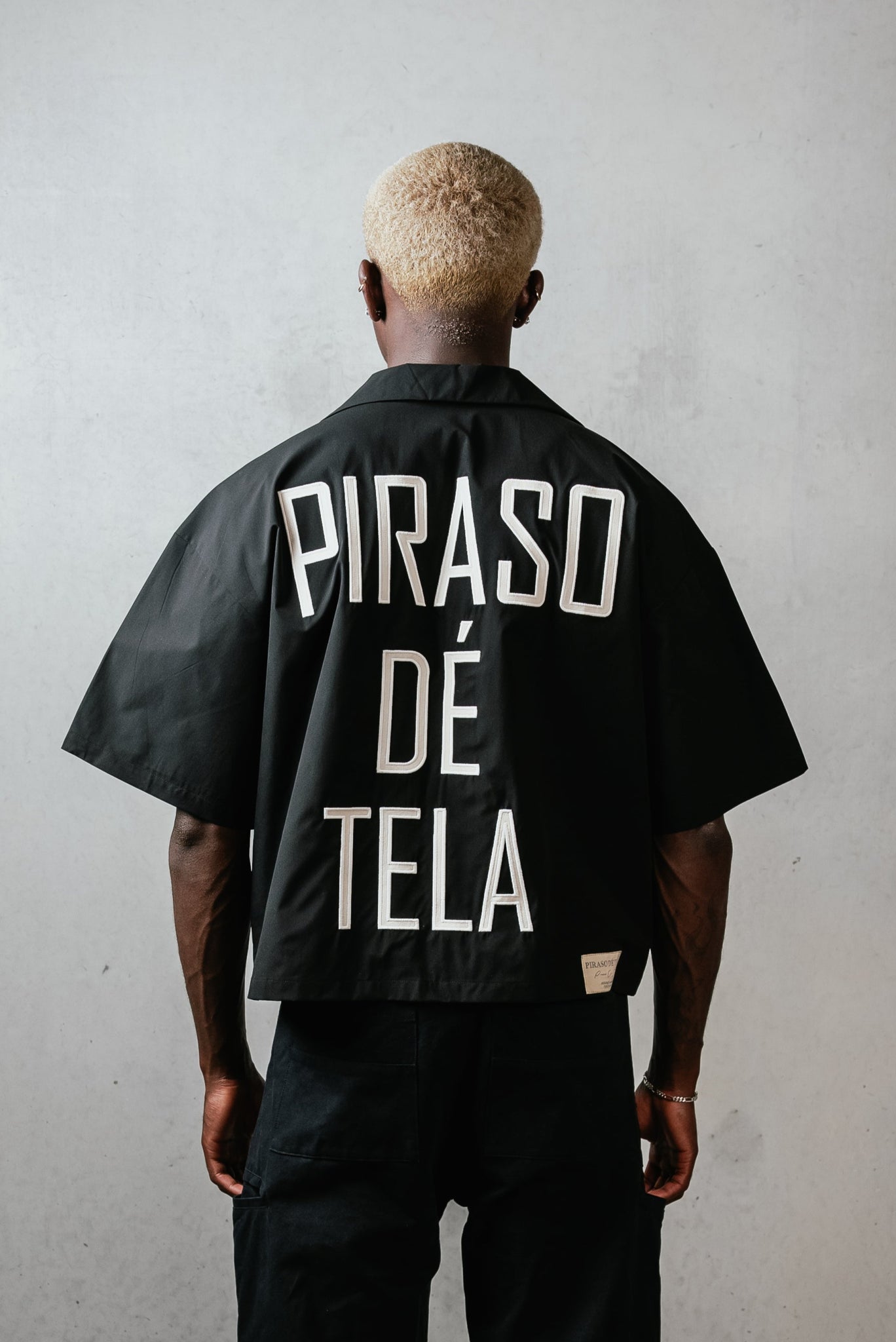 PIRASO DE TELA Boxy Cropped Shirt Black