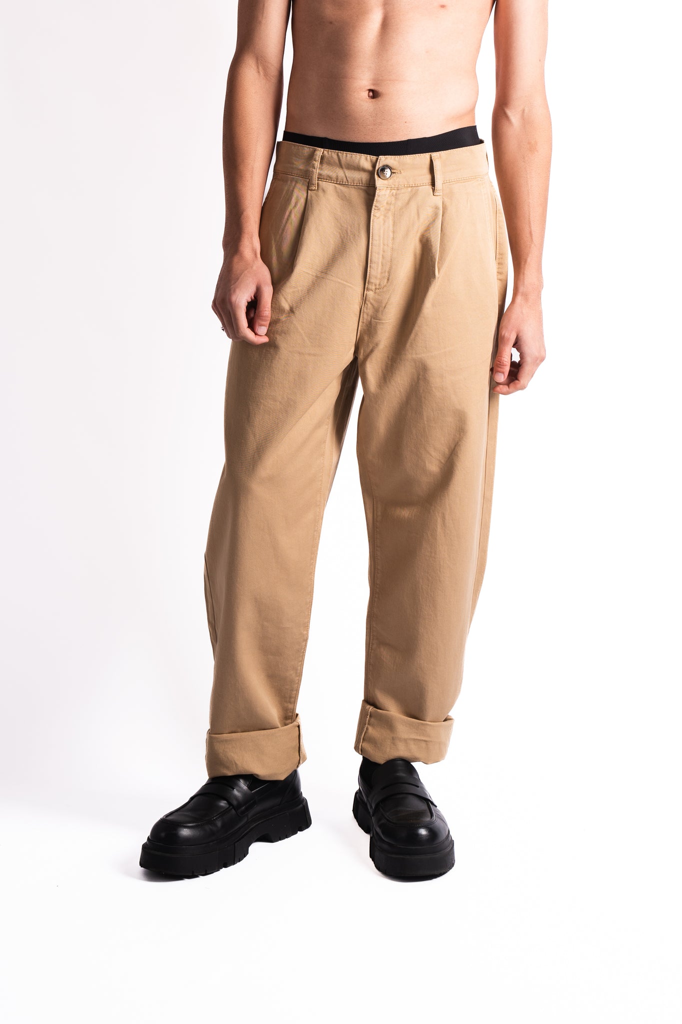 Les Deux x Yale Wide Pleated Chino Pants Light Brown