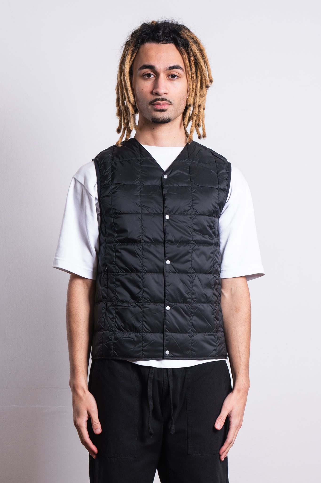 TAION V-Neck Down Vest Black