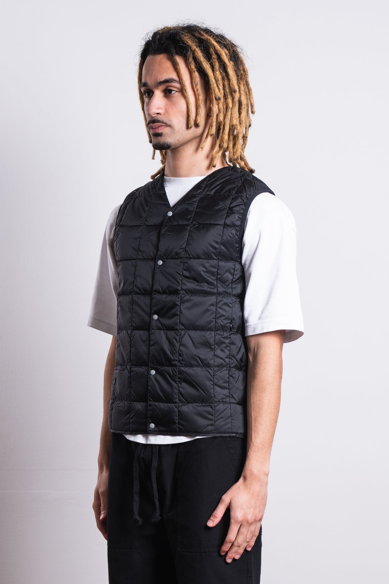 TAION V-Neck Down Vest Black