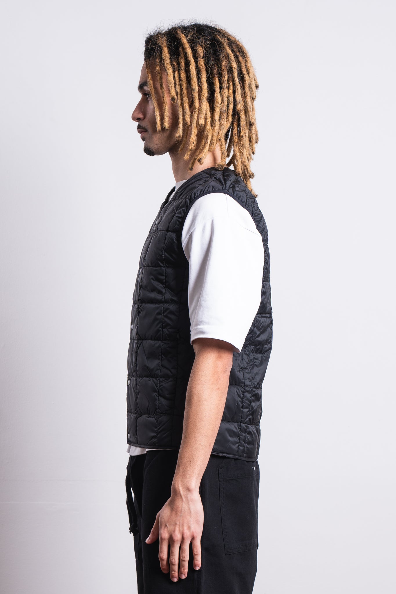 TAION V-Neck Down Vest Black